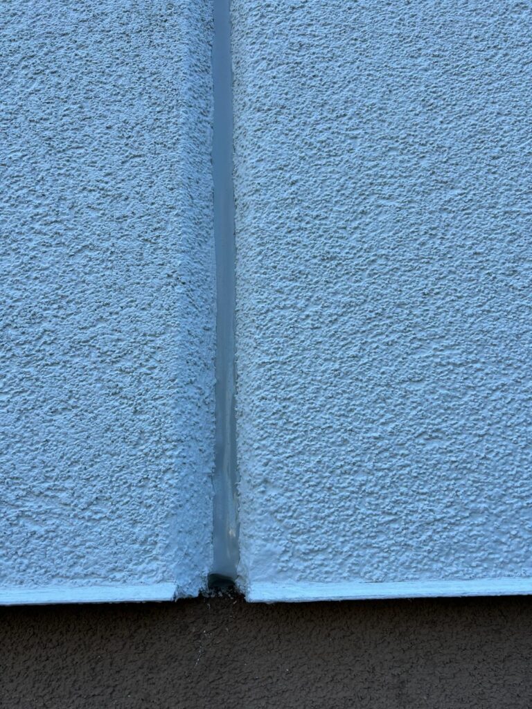 Putzstruktur mit Fuge im Detail